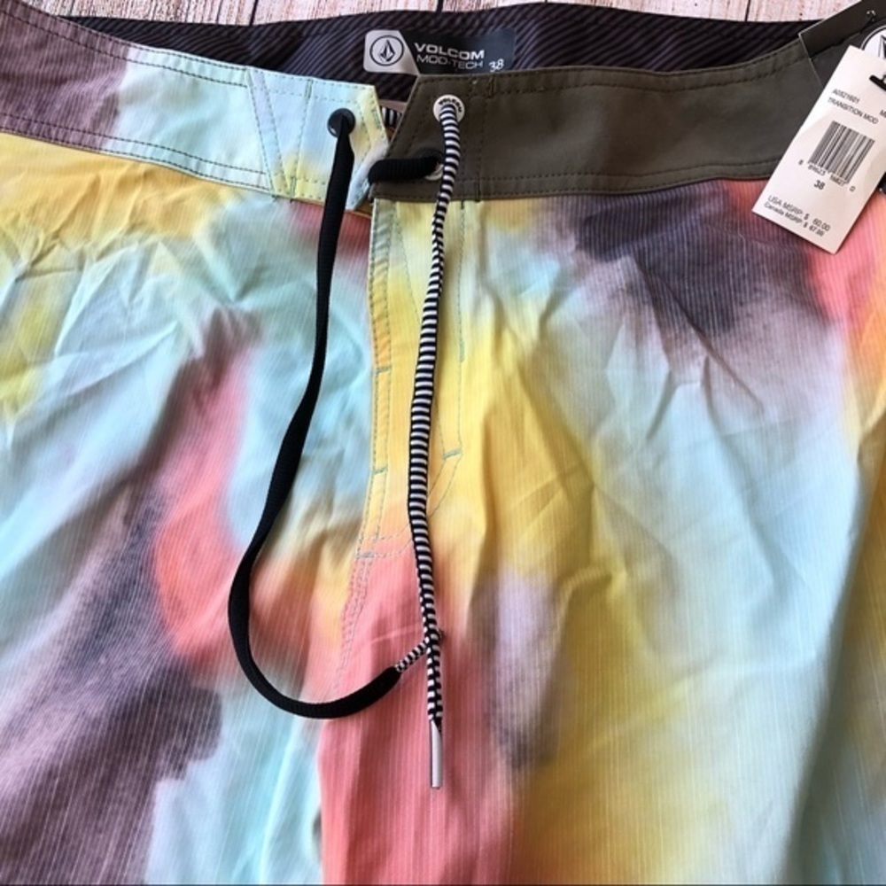 VOLCOM BOARD SHORTS - Picture 3 of 7